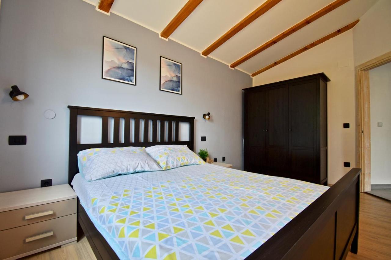 Relaxing Holiday House With Terrace Sea View Medulin Buitenkant foto
