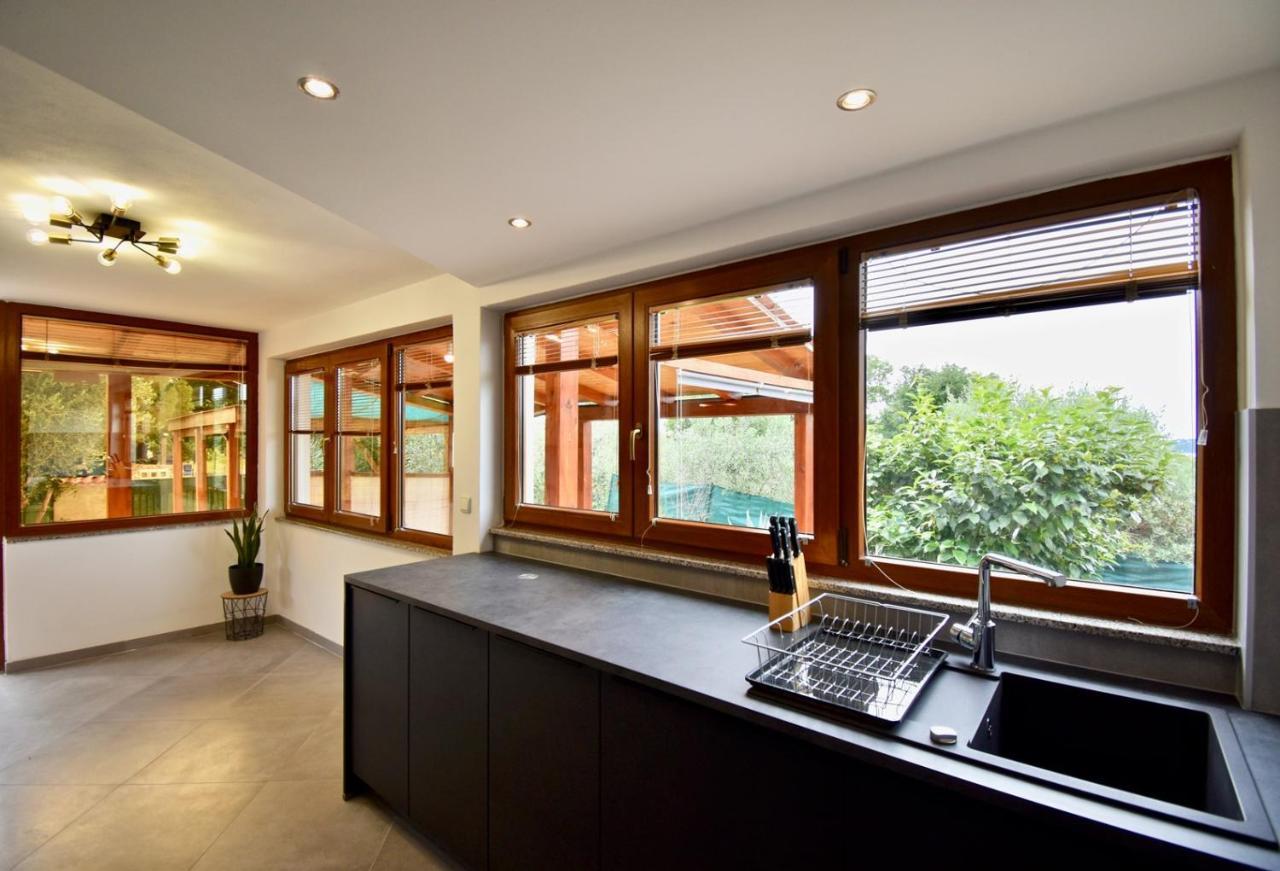 Relaxing Holiday House With Terrace Sea View Medulin Buitenkant foto