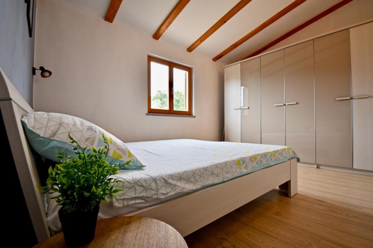 Relaxing Holiday House With Terrace Sea View Medulin Buitenkant foto