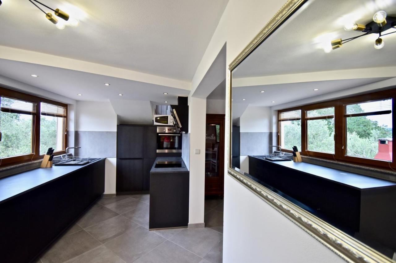 Relaxing Holiday House With Terrace Sea View Medulin Buitenkant foto