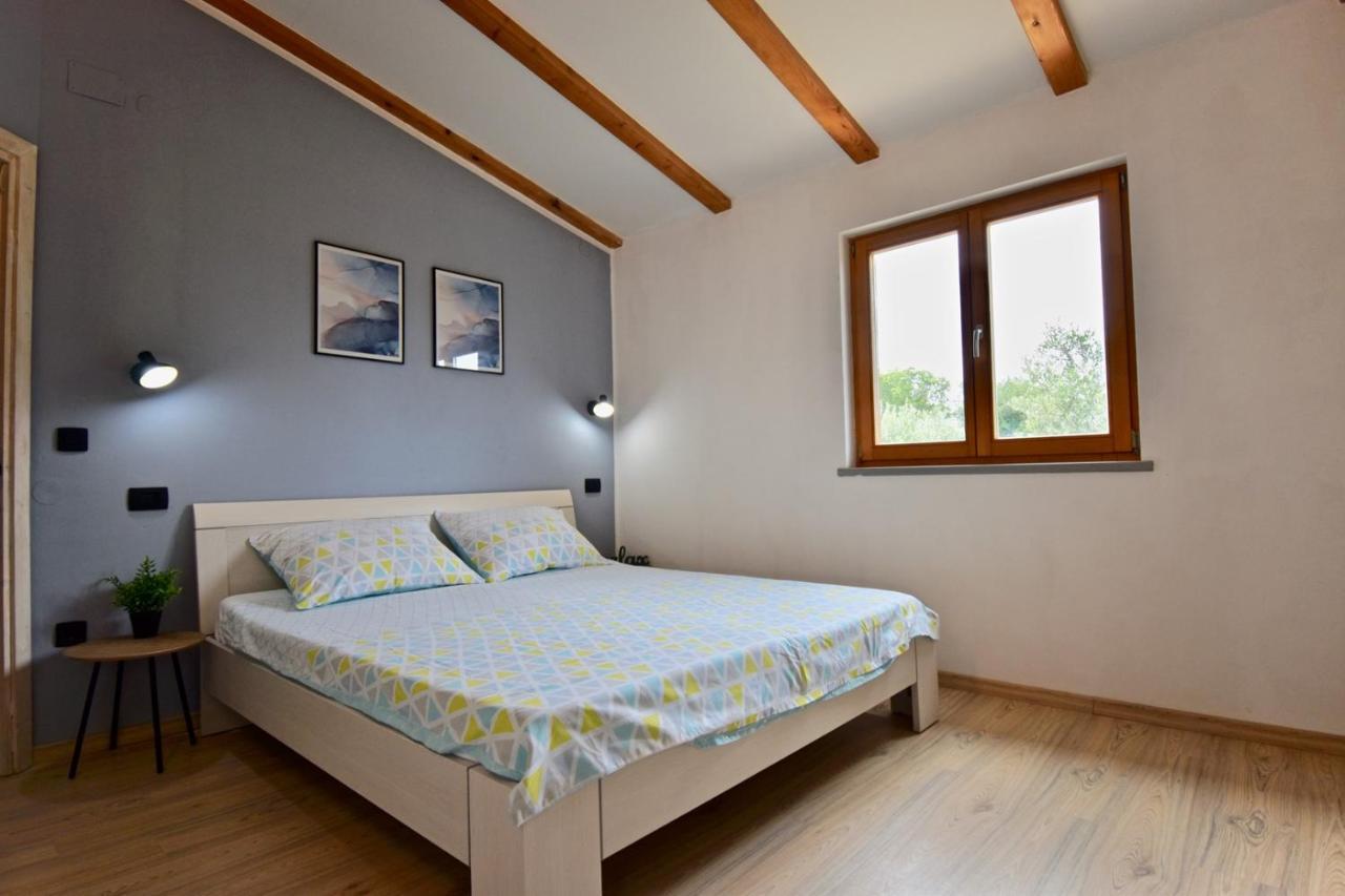 Relaxing Holiday House With Terrace Sea View Medulin Buitenkant foto