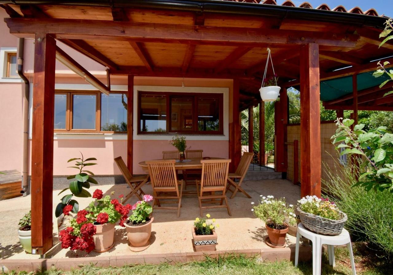 Relaxing Holiday House With Terrace Sea View Medulin Buitenkant foto