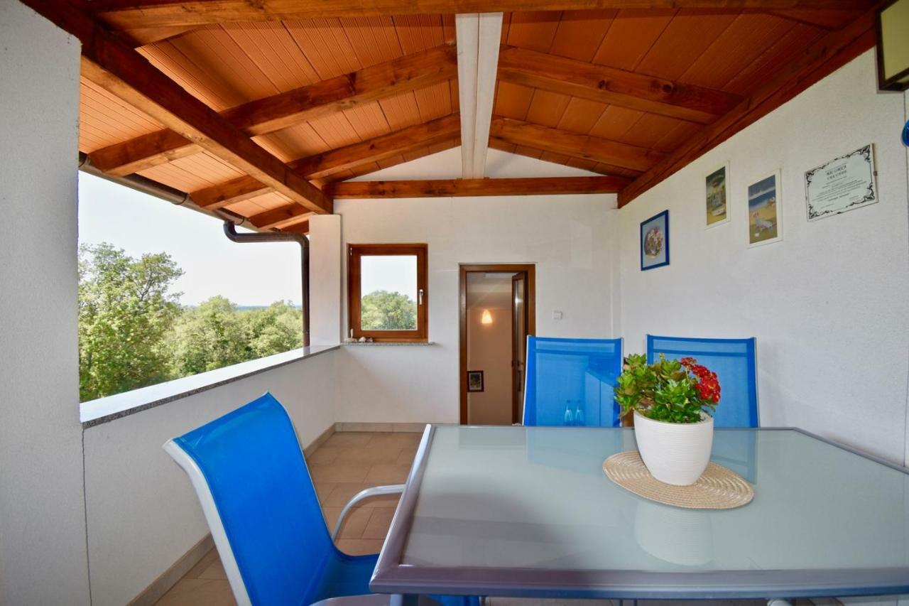 Relaxing Holiday House With Terrace Sea View Medulin Buitenkant foto