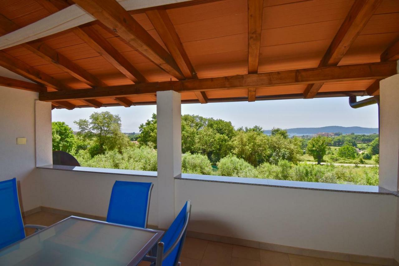 Relaxing Holiday House With Terrace Sea View Medulin Buitenkant foto