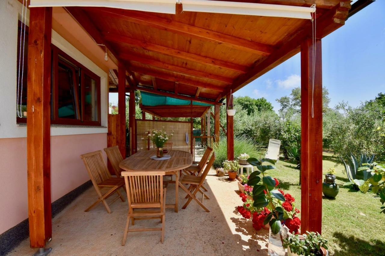 Relaxing Holiday House With Terrace Sea View Medulin Buitenkant foto